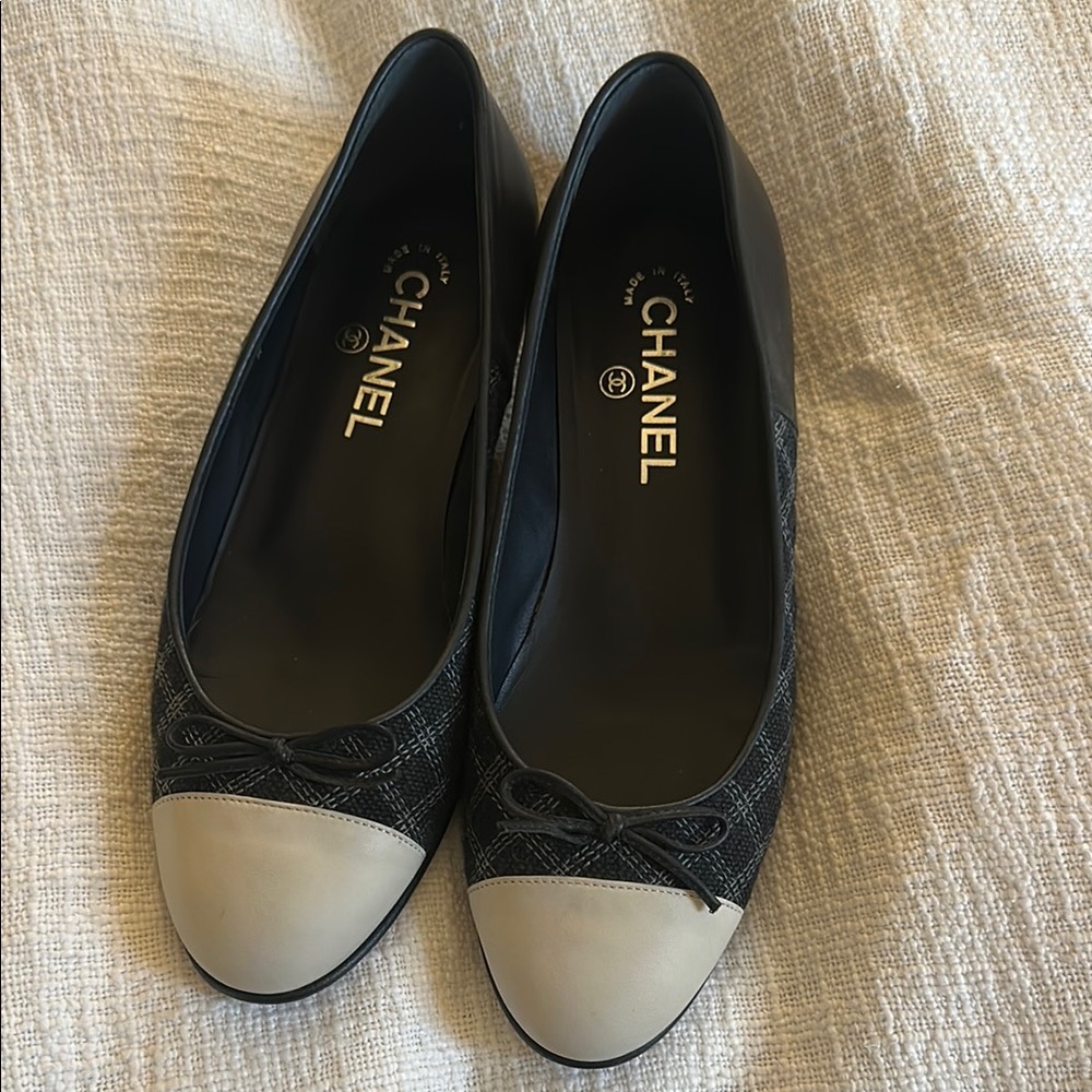 Chanel Black and Cream Ballet Flats with Bow Detail